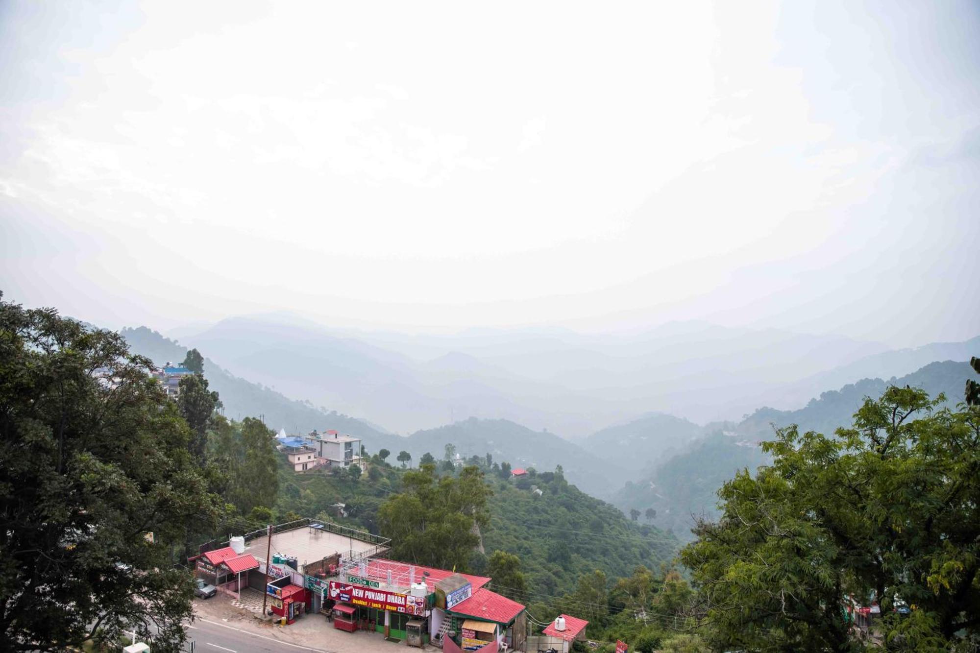 The Fern Surya Resort Kasauli Hills, Dharampur Екстериор снимка