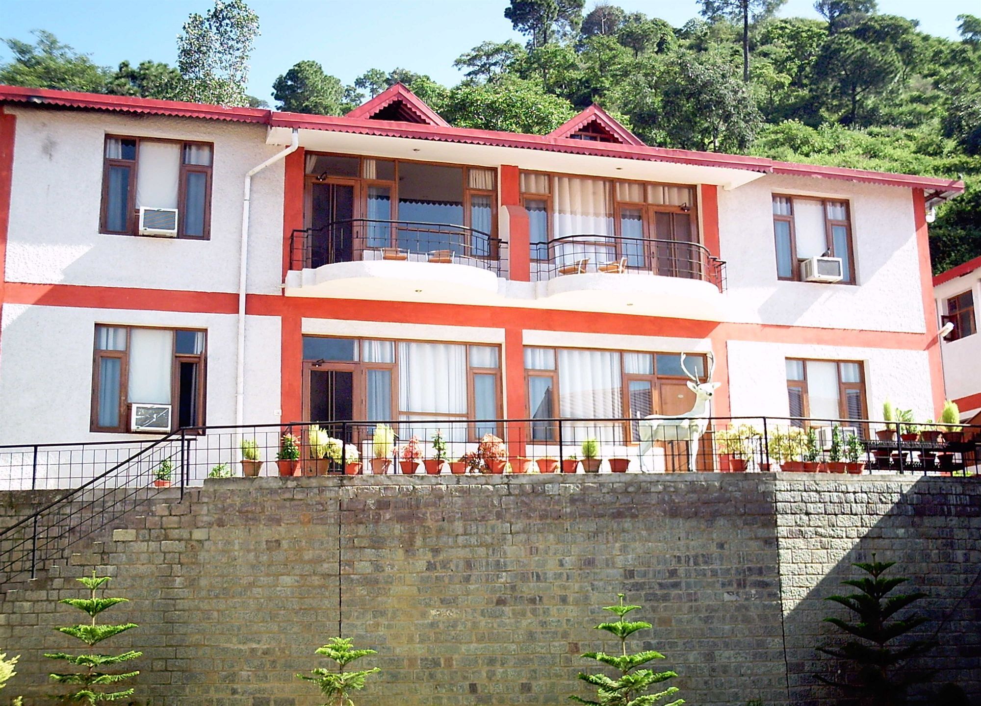 The Fern Surya Resort Kasauli Hills, Dharampur Екстериор снимка